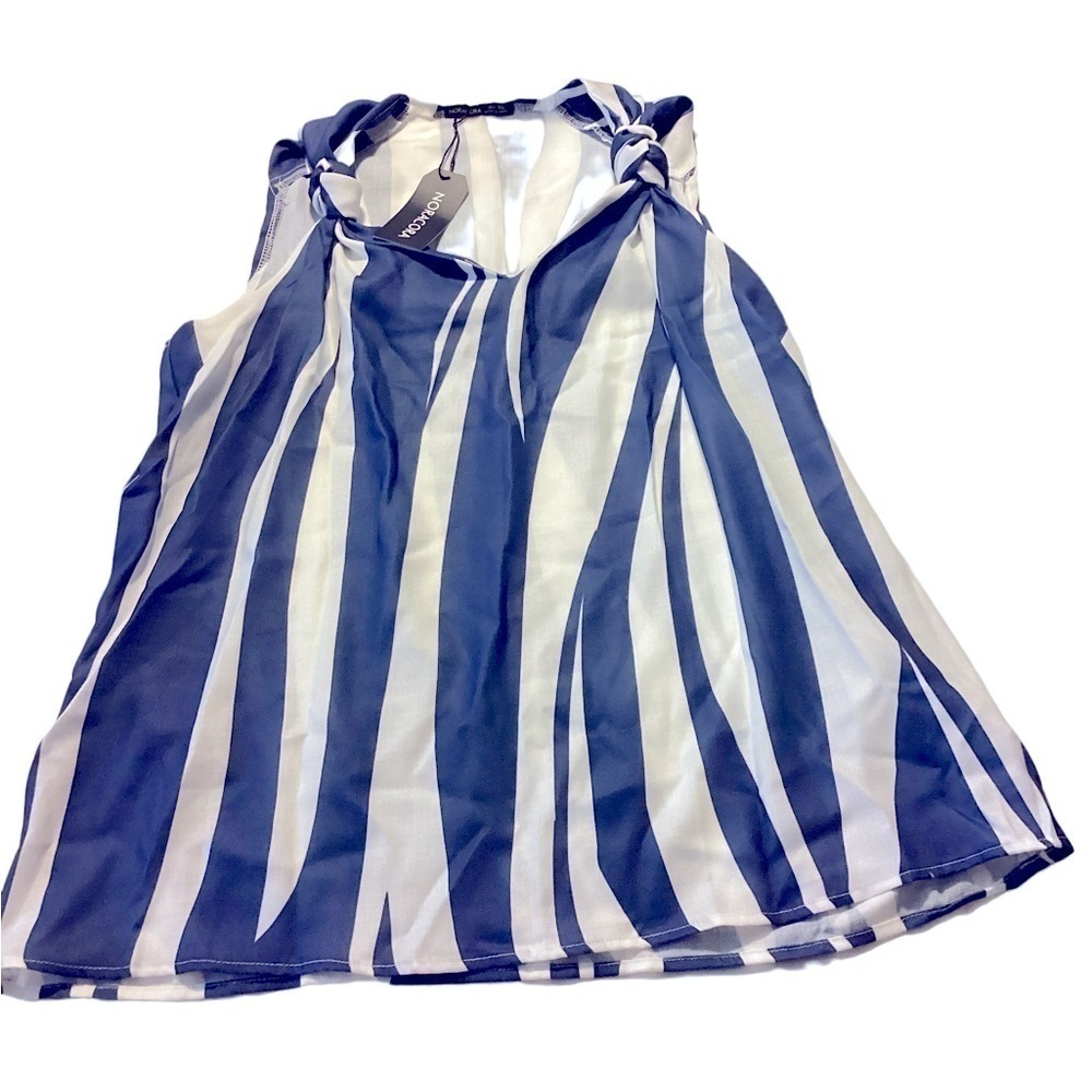 Noracora sleeveless blouse